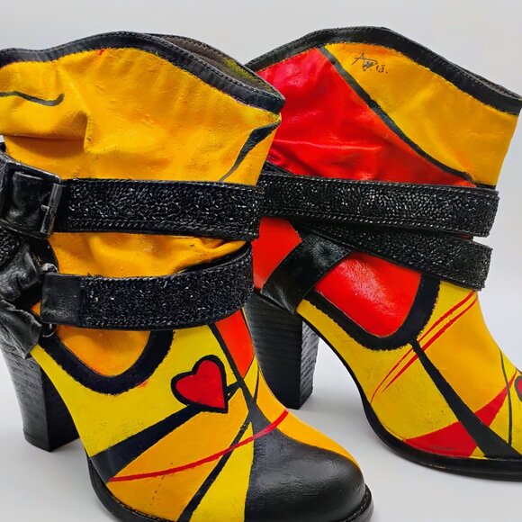 Size 8 hand painted boots - new condition - Picture 5 of 6